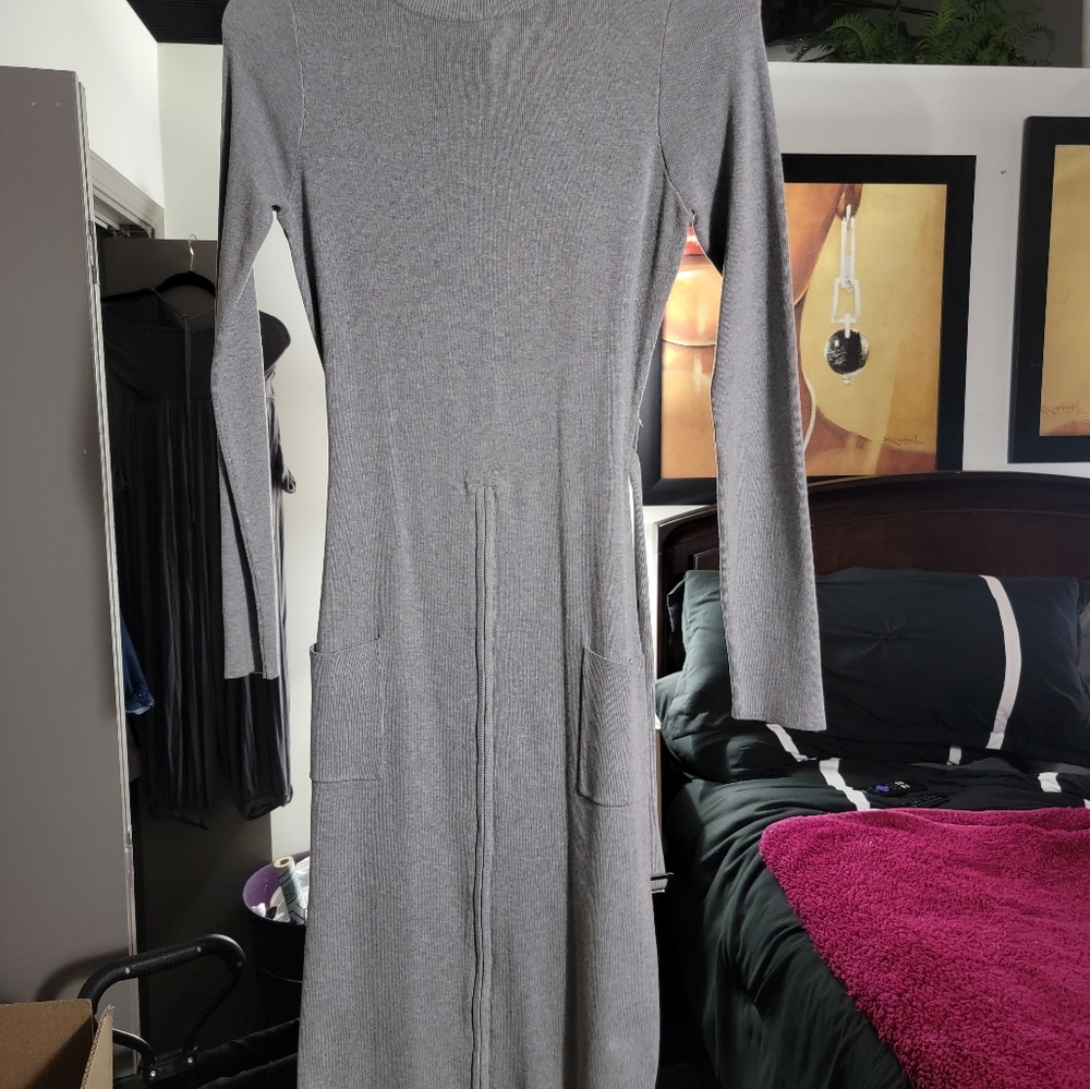 Kosmios Gray Midi LG Knit Dress Fitted w/two pockets n belt zipper in the front